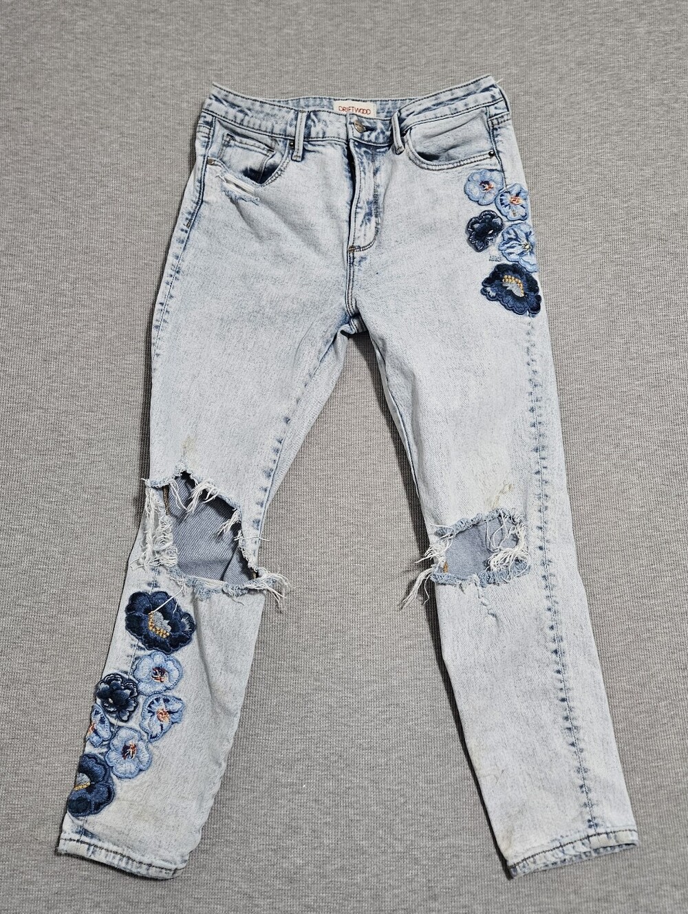 DRIFTWOOD Light Was Jeans Blue Floral Embroidery Size 28 Gizelle Boho